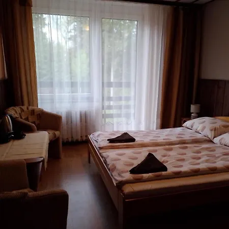 Syriusz Quarto em Acomodações Particulares *